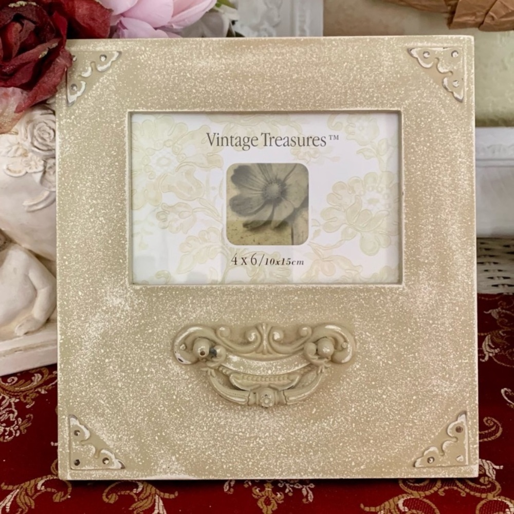 "Vintage Treasures" photo frames (2) sand (4 X 6) and mint (3.5 X 5). - Picture 2 of 10